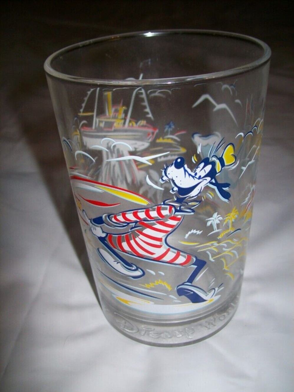 Disney 25 Years Drink Glass Remember The Magic Goofy Blizzard Beach -091126